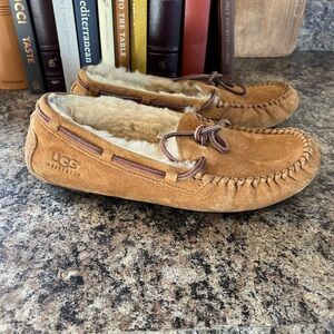 UGG Dakota Slippers in Chestnut sz 10 Loafers